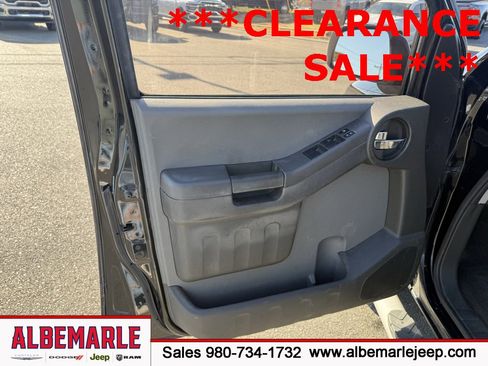 Used 2015 Nissan Xterra S image 11