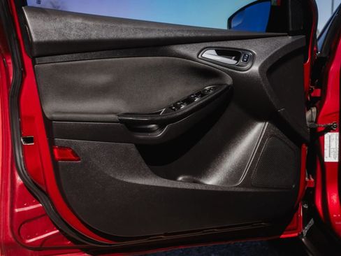 Used 2015 Ford Focus Titanium image 11