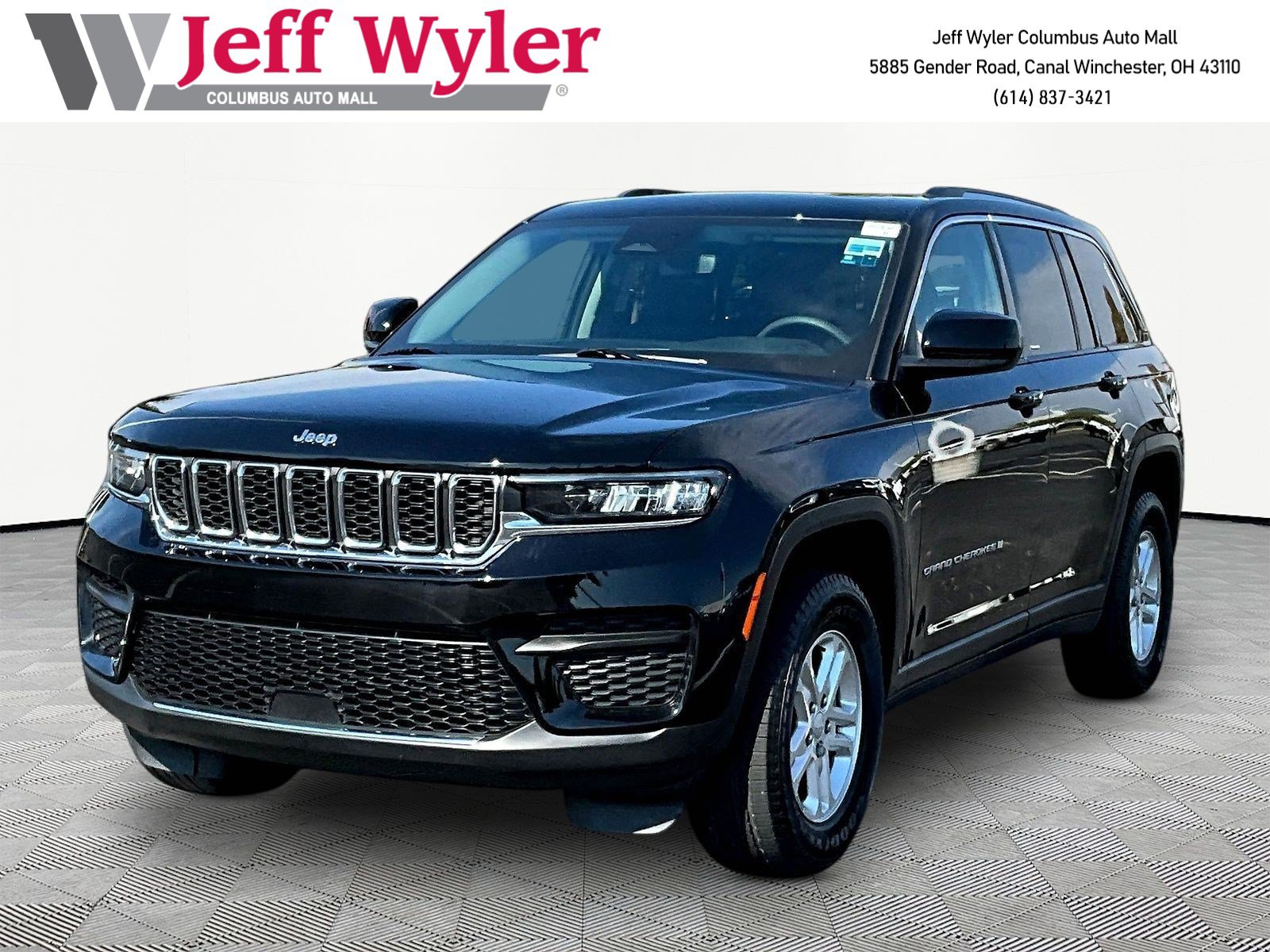 Used 2023 Jeep Grand Cherokee Laredo w/ Trailer Tow Prep Group (B) AWD/4WD image 1