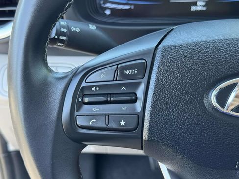 Used 2025 Hyundai Venue SEL FWD image 11