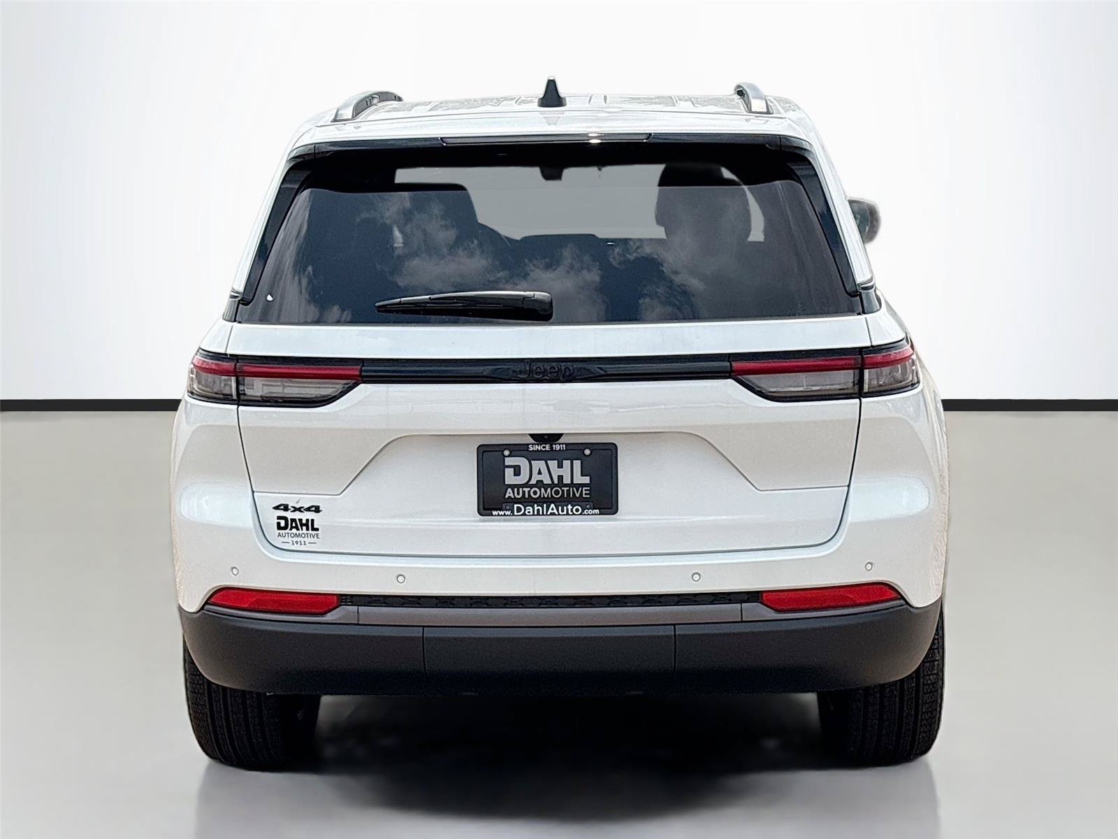 New 2026 Jeep Grand Cherokee Limited w/ Limited Altitude Package AWD/4WD image 12