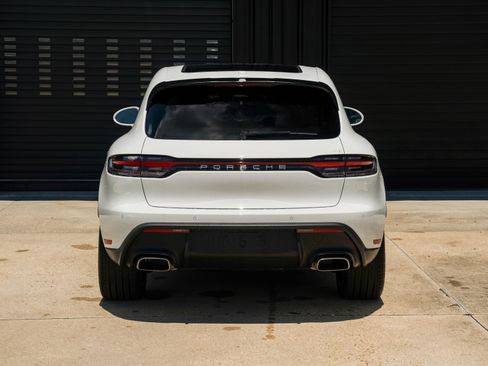 Certified 2025 Porsche Macan image 9