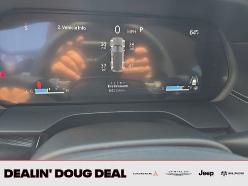 Used 2023 Jeep Grand Cherokee Laredo image 18