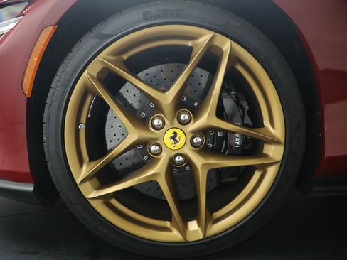 Certified 2025 Ferrari Roma Spider RWD image 44