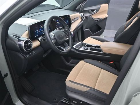 Used 2025 Chevrolet Equinox ACTIV w/ Safety and Technology Package image 5
