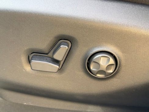 New 2026 Chrysler Pacifica Select FWD image 16