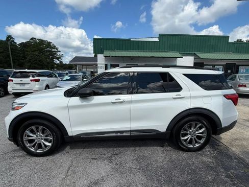 Used 2020 Ford Explorer XLT w/ Equipment Group 202A RWD image 4