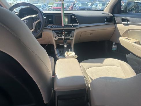 Used 2017 Hyundai Elantra SE image 10