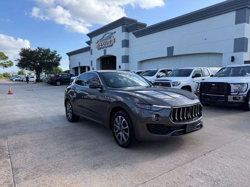 Used 2019 Maserati Levante AWD/4WD image 2
