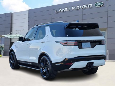 Certified 2025 Land Rover Discovery Dynamic SE image 4