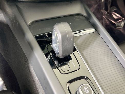 Used 2023 Volvo XC60 B5 Core w/ Protection Package Premier image 17