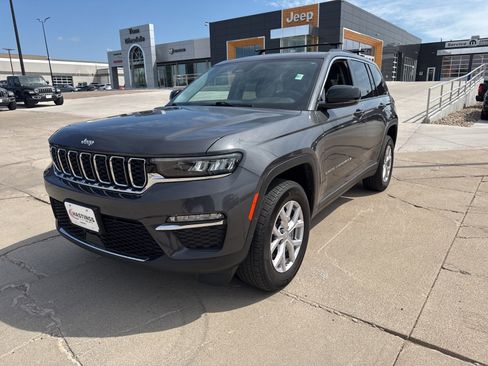 Used 2022 Jeep Grand Cherokee Limited image 1