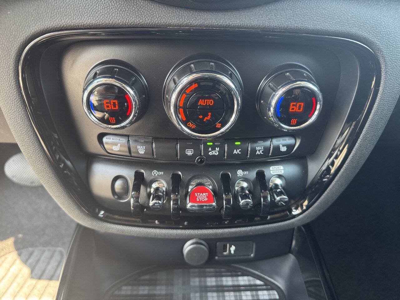 Used 2024 MINI Cooper Clubman S w/ Signature Upholstery Package FWD image 11
