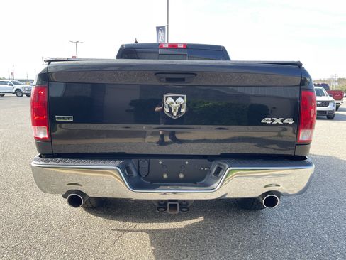 Used 2019 RAM 1500 Classic SLT w/ SLT Plus D←cor Group AWD/4WD image 4