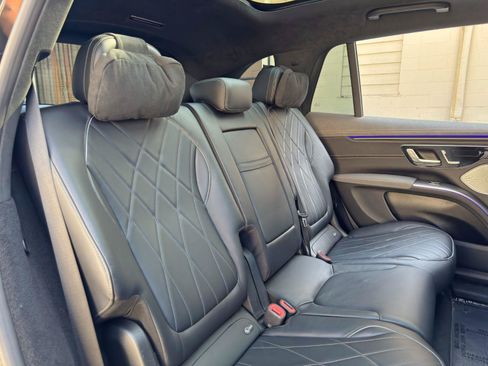 Used 2023 Mercedes-Benz EQS 580 4MATIC SUV w/ Exclusive Trim Package image 50