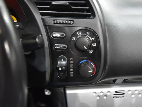 Used 2004 Honda S2000 image 25