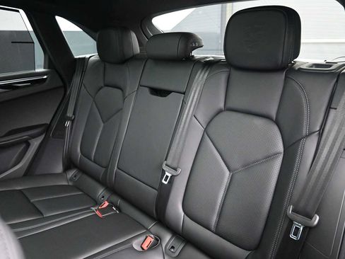 New 2026 Porsche Macan AWD/4WD image 18