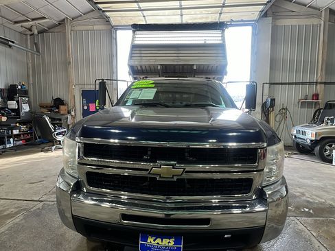Used 2010 Chevrolet Silverado 3500 W/T w/ Snow Plow Prep Package image 2