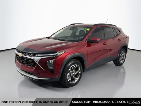 Used 2025 Chevrolet Trax LT w/ Driver Confidence Package FWD image 1
