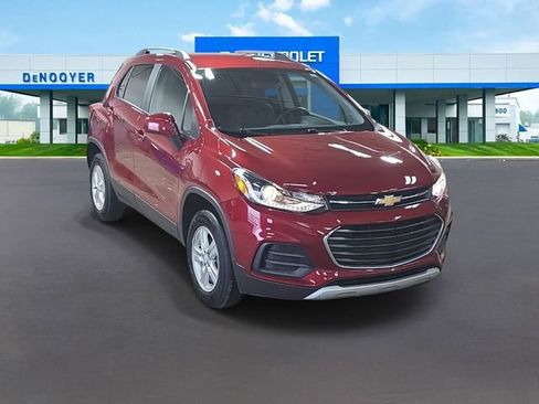 Used 2021 Chevrolet Trax LT w/ Driver Confidence Package image 5