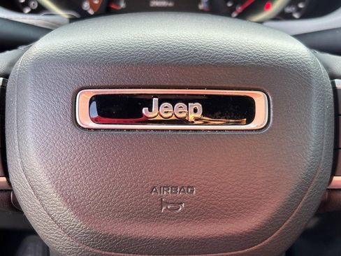Used 2023 Jeep Compass Limited image 18