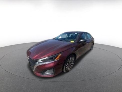 Used 2025 Nissan Altima 2.5 SV image 3