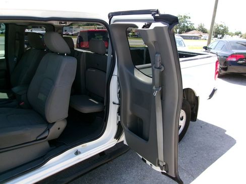 Used 2019 Nissan Frontier S RWD image 15