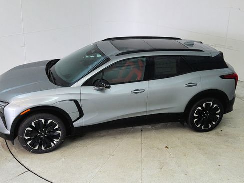 New 2025 Chevrolet Blazer EV RS image 16