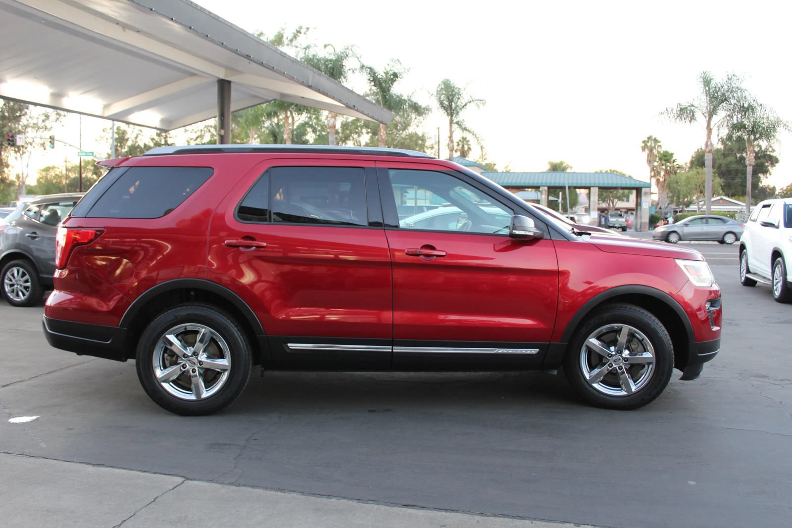 Used 2018 Ford Explorer XLT w/ Equipment Group 202A FWD image 6
