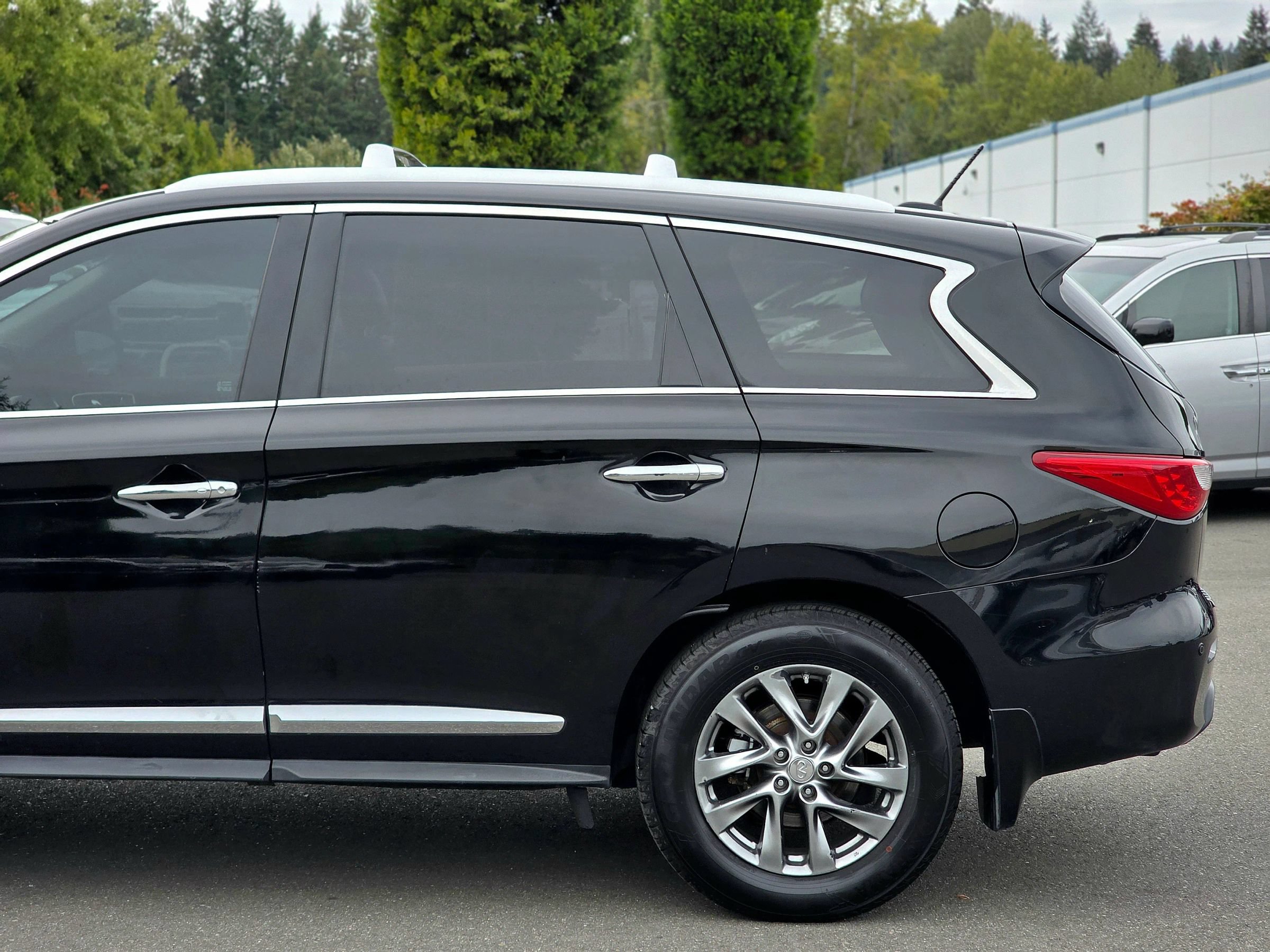 Used 2015 INFINITI QX60 Luxe w/ Premium Plus Package AWD/4WD image 6