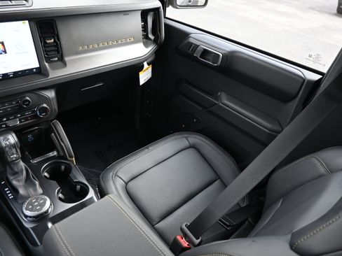 New 2025 Ford Bronco Badlands image 32