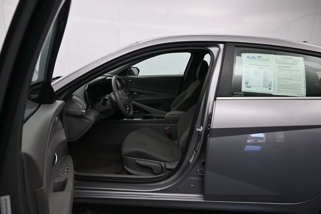 Used 2025 Hyundai Elantra SEL FWD image 21