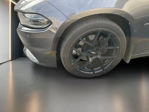 Used 2018 Dodge Charger R/T RWD image 2