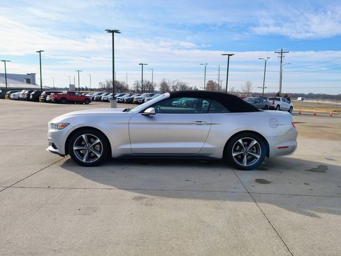Used 2016 Ford Mustang Convertible w/ Equipment Group 051A image 4