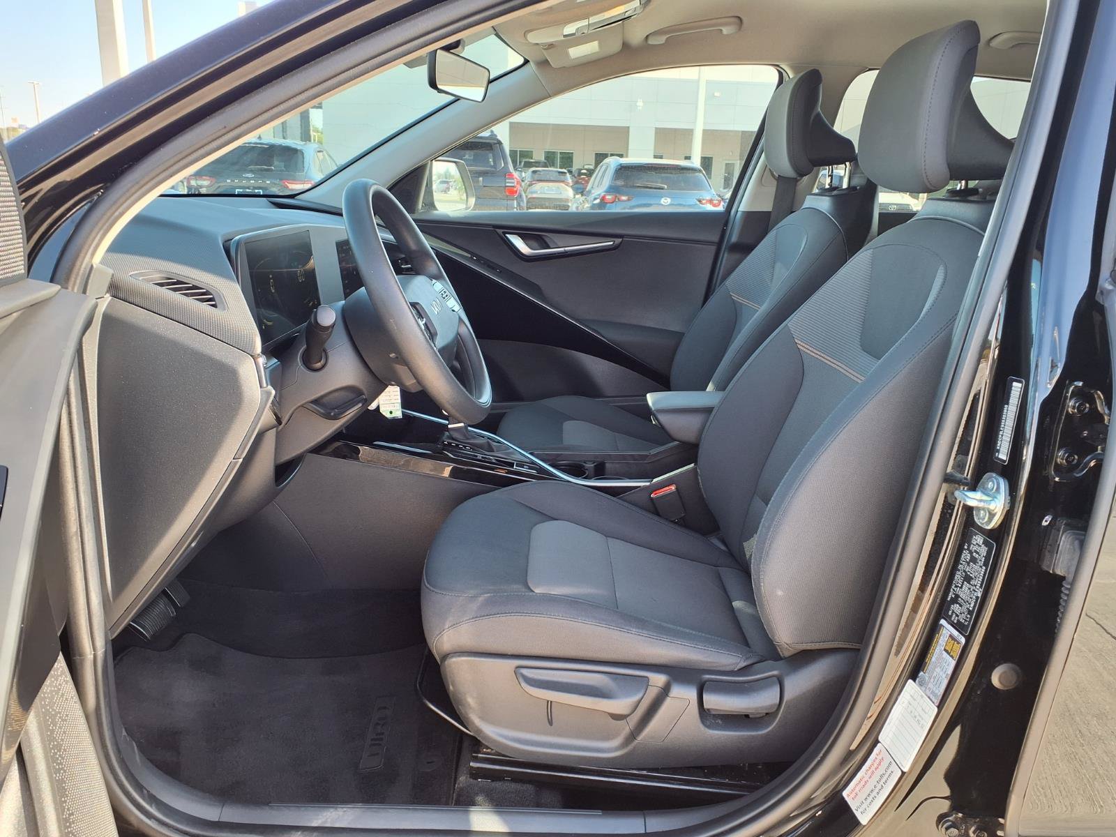 Used 2025 Kia Niro LX FWD image 23