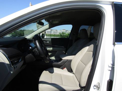 Used 2019 Cadillac XT4 Luxury AWD/4WD image 9