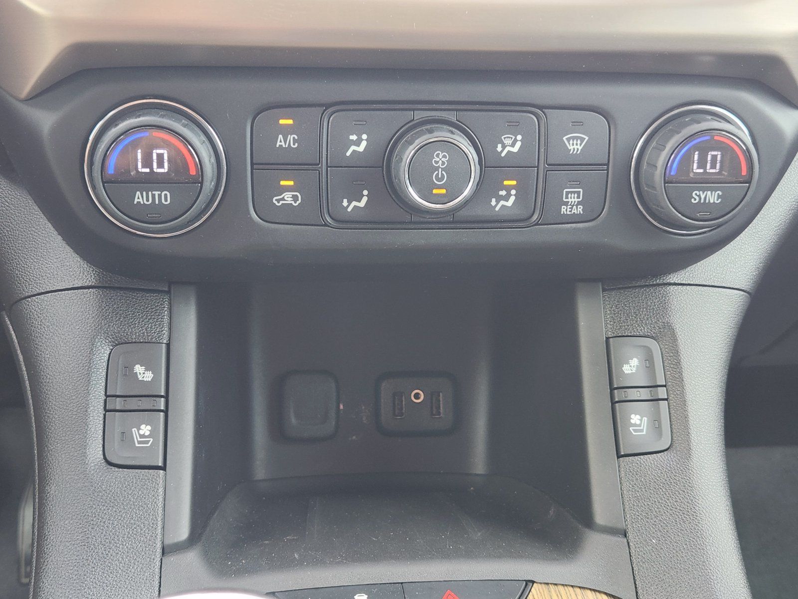 Used 2017 GMC Acadia Denali w/ Technology Package AWD/4WD image 22