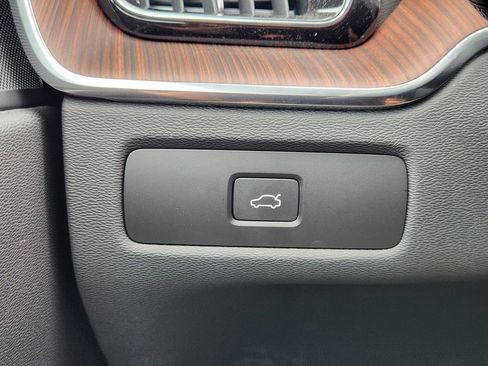 Used 2023 Volvo XC60 B5 Plus w/ Climate Package image 24