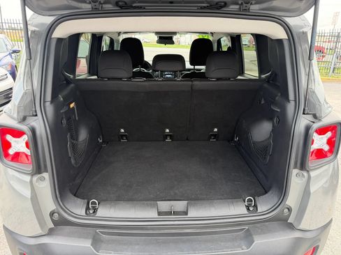 Used 2019 Jeep Renegade Latitude FWD image 15
