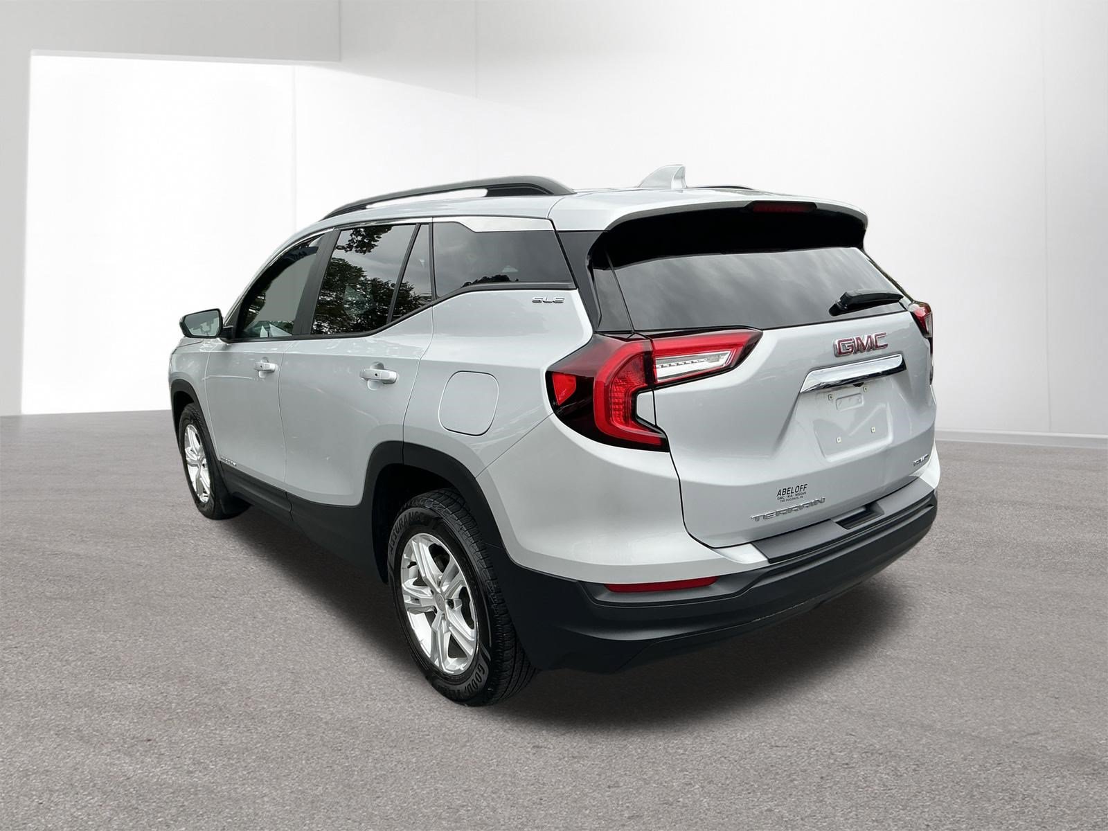 Used 2022 GMC Terrain SLE w/ Driver Convenience Package AWD/4WD image 5