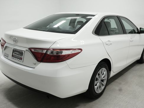 Used 2016 Toyota Camry LE FWD image 4
