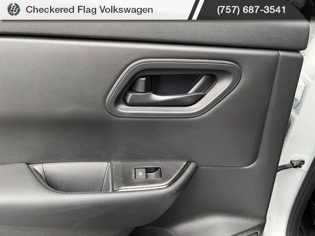 Used 2024 Nissan Rogue S AWD/4WD image 24