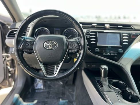 Used 2020 Toyota Camry SE w/ Carpet Mat Package FWD image 11