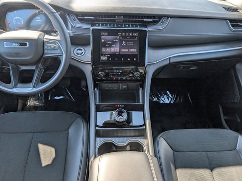 Used 2024 Jeep Grand Cherokee L Laredo image 19