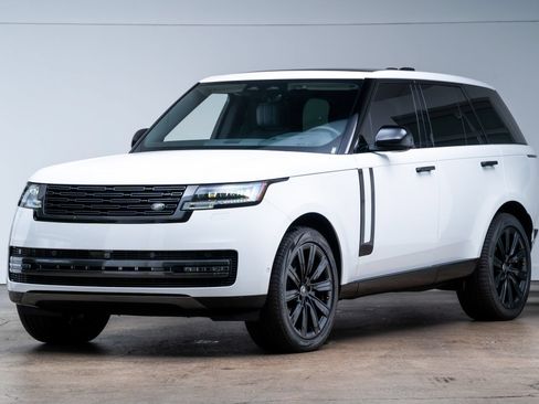 Used 2025 Land Rover Range Rover SE AWD/4WD image 3