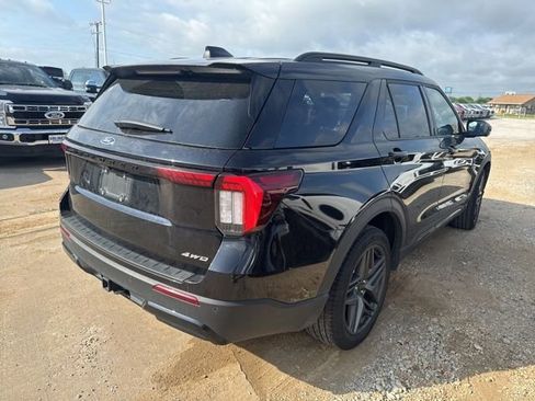 Used 2025 Ford Explorer ST-Line w/ ST-Line Street Pack AWD/4WD image 7