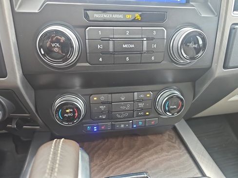 Used 2019 Ford F150 Limited w/ Trailer Tow Package image 22