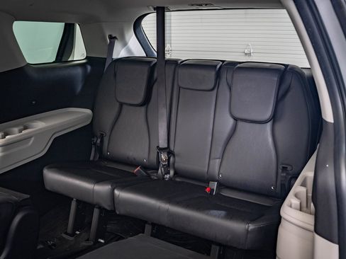 Used 2023 Kia Carnival LX image 33