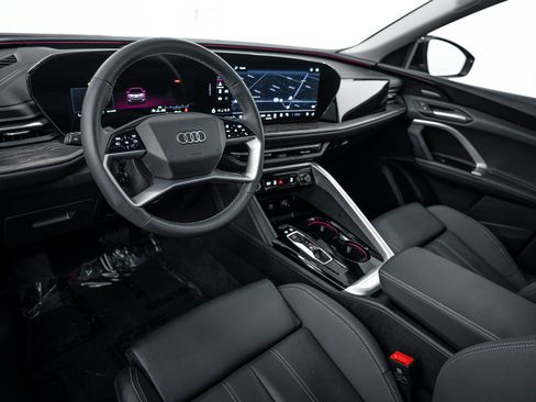 Used 2025 Audi Q5 Premium Plus w/ Premium Plus AWD/4WD image 8