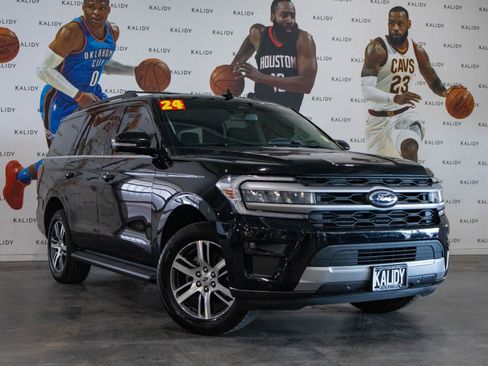 Used 2024 Ford Expedition XLT AWD/4WD image 2